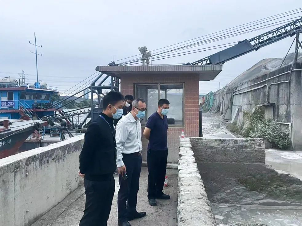 望牛墩生态环境分局查处一家涉嫌废水偷排的混凝土搅拌厂