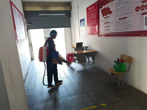护航师生健康安全  鄂州市红十字心泉志愿服务队消杀走进古楼小学