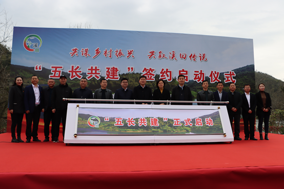 两地交界国控断面浮梁县兴田乡镇埠断面，开展联合巡河活动