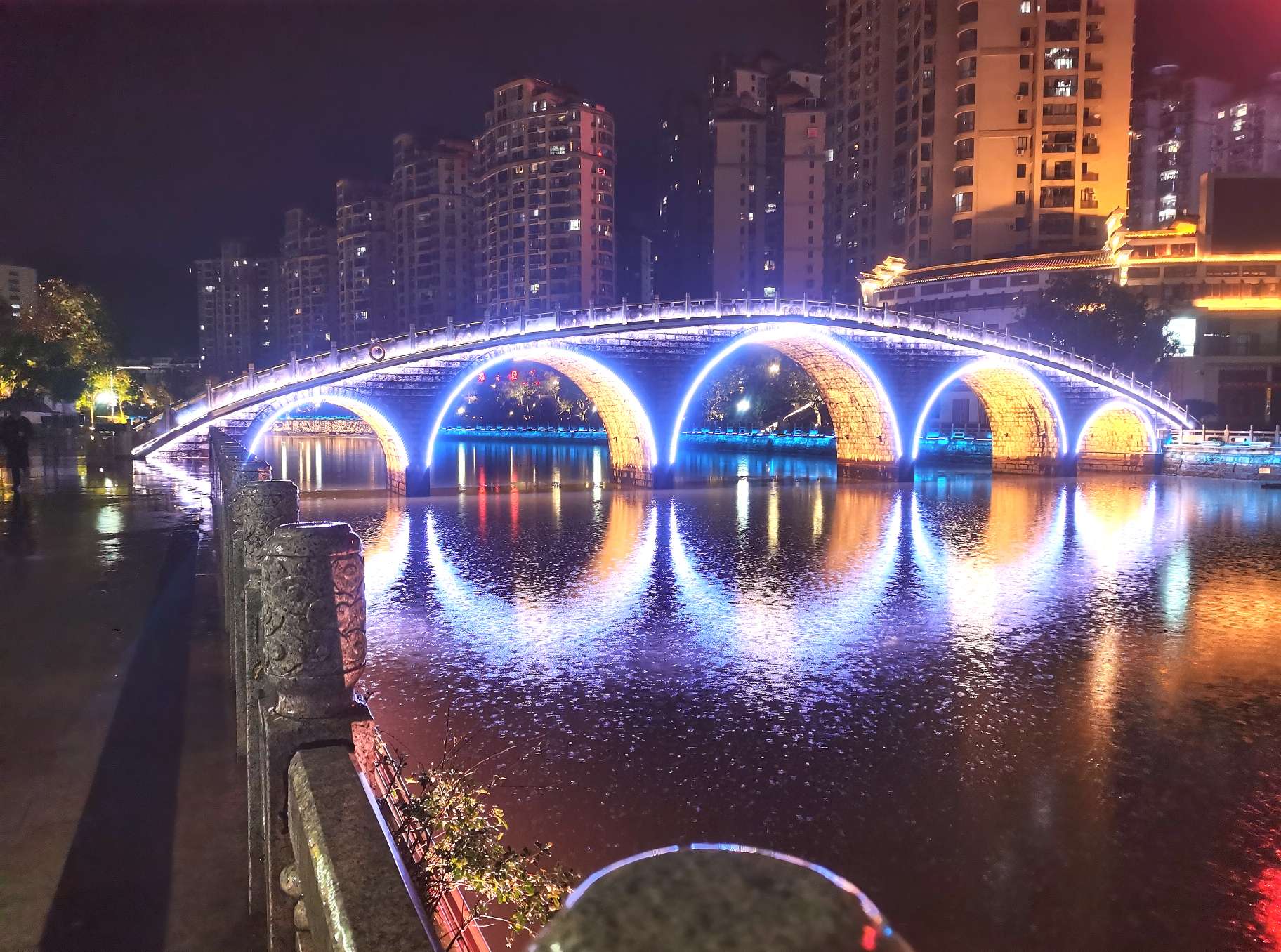 雨夜东湖