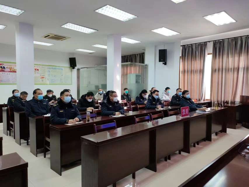 孝感生态环境执法人员学本领，强素质，坚决打赢蓝天保卫战