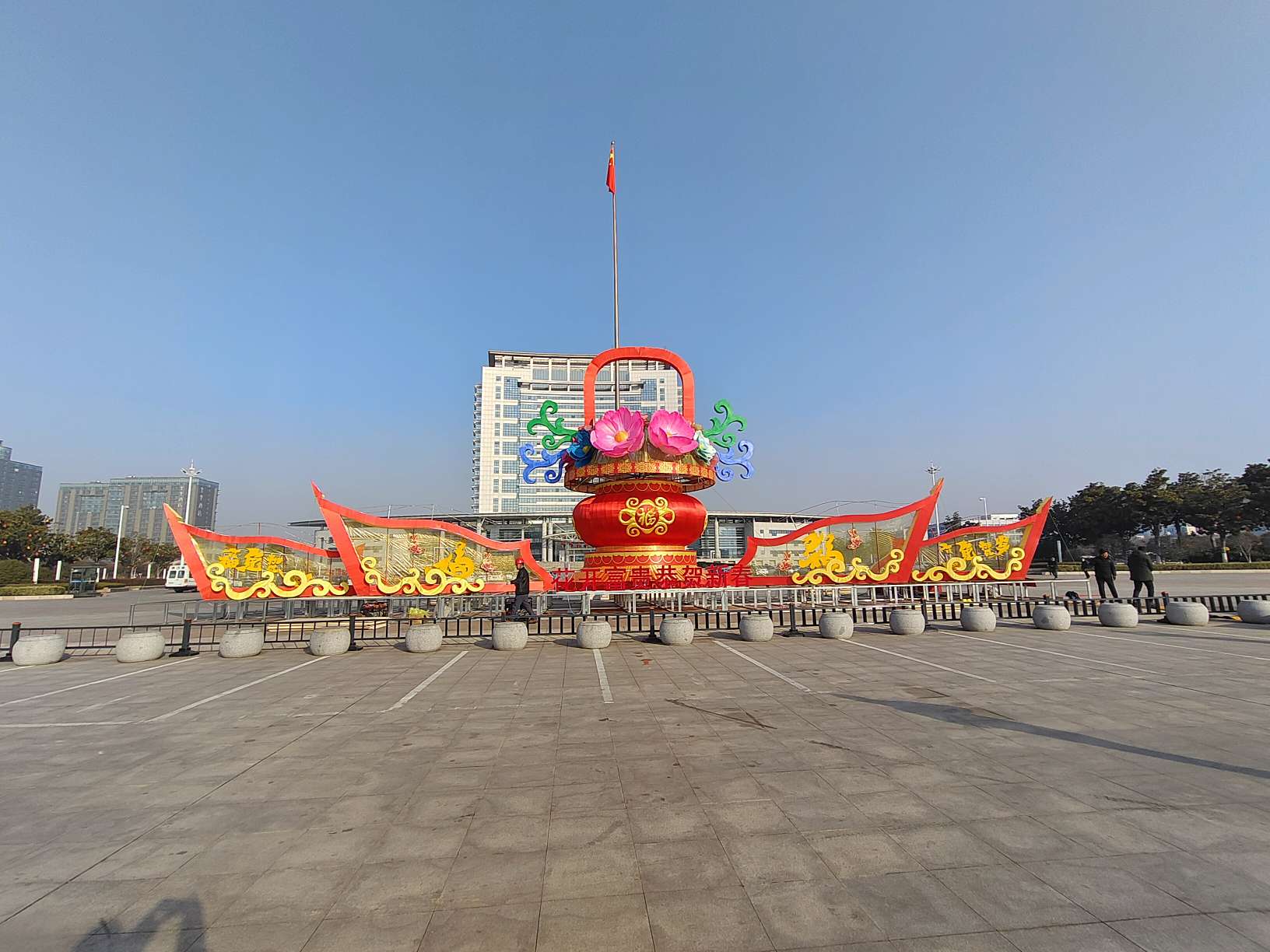 火树银花不夜天 流光溢彩过新年