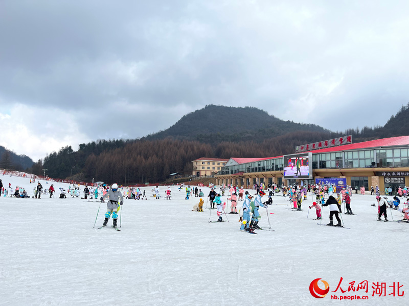 湖北神农架：冰山雪山成金山银山