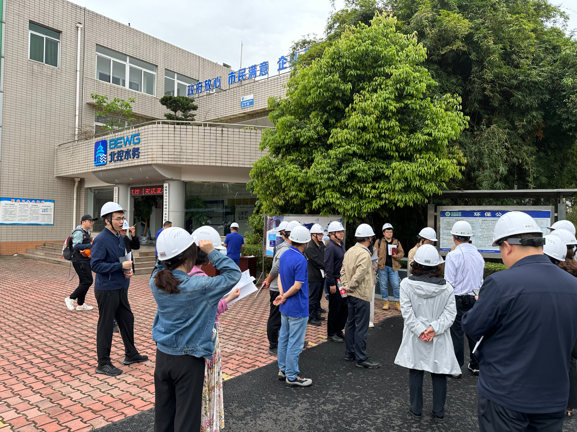 图片新闻 | 山河行•走近沱江 记者调研成都青白江污水处理厂